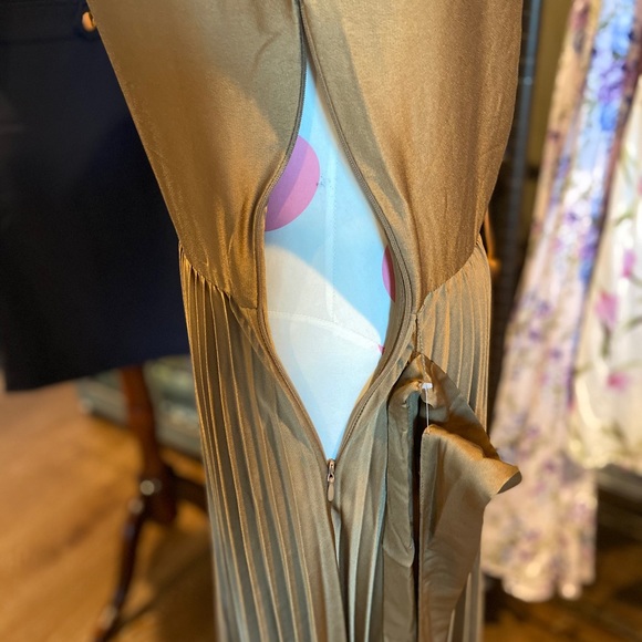 ❌SOLD❌ Stylish-Goddess Bronze Pleat Dress - Picture 10 of 15